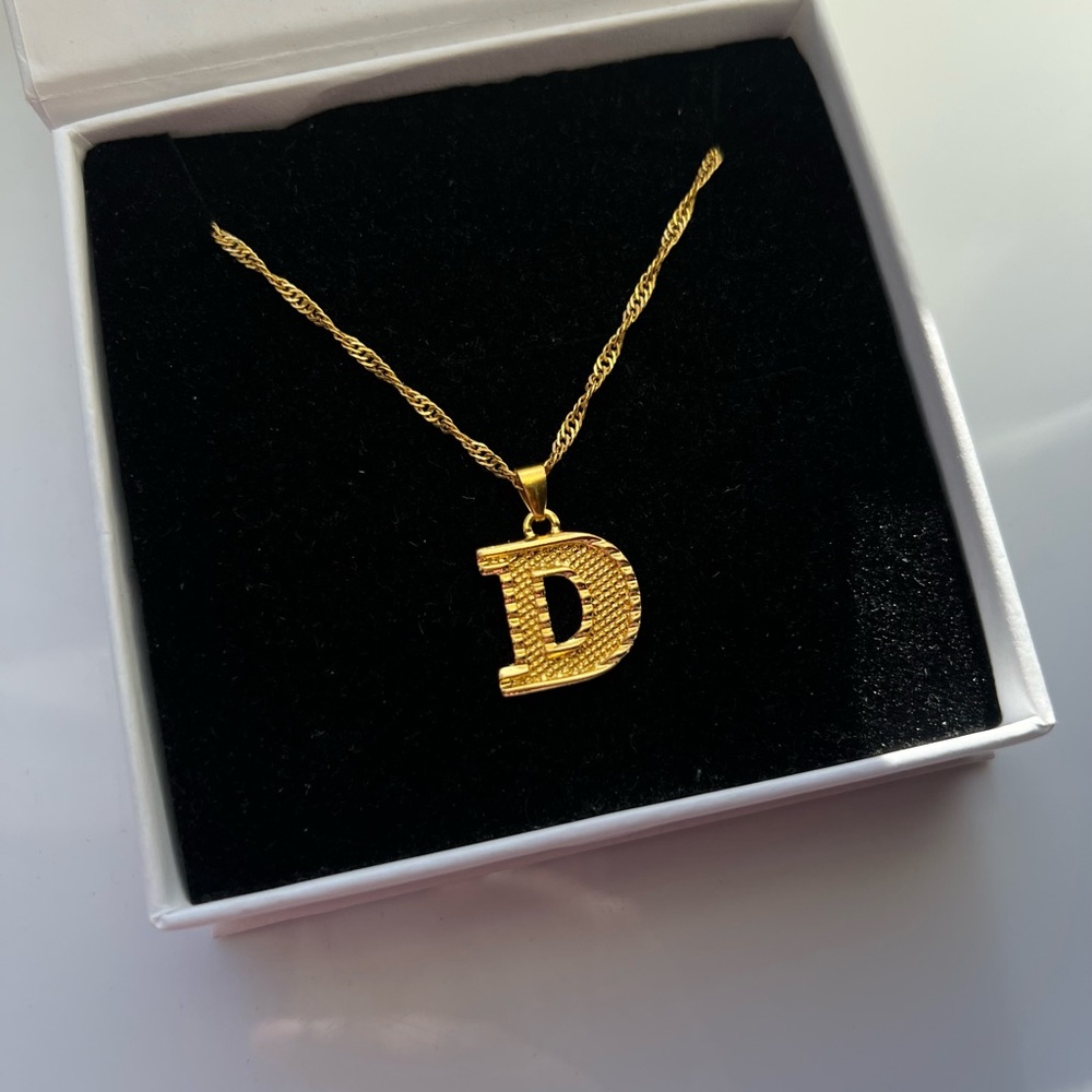 Kid’s Unisex Initial Letter Pendant Necklace “D”